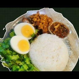ข้าวหมูทอดกระเทียมชุดผัก+ไข่ต้ม(ไม่มีปลาร้า)