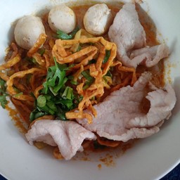 ข้าวซอยลูกชิ้นหมูหมัก