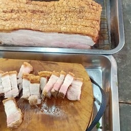 หมูกรอบ