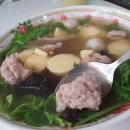 แกงจืดเต้าหู หมูสับ สาหร่ายทะเล ถ้วย