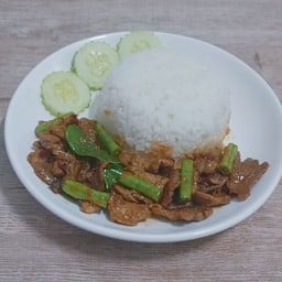 ข้าวราดผัดพริกแกงหมู