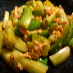 แตงกวาผัดไข่(กับข้าว)
