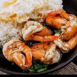 กะเพรากุ้งราดข้าว