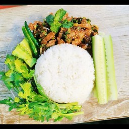 ข้าวยำหมูทอดแซ่บๆ