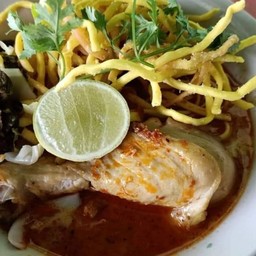 ก๋วยเตี๋ยวแชมป์น้องน้ำเพชร บ้านทรงไทย