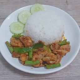 ข้าวราดผัดพริกแกงไก่