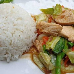 ข้าวหน้าผัดคะน้า,กะหล่ำปลีไก่ชิ้น