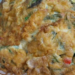 ข้าวไข่เจียวใบกะเพราพริกสด