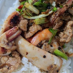 ผัดพริกไทยดำรวมมิตร - ทะเล