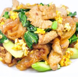 ผัดซีอิ๋วหมู