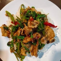 ผัดพริกแกงหมู