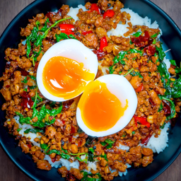 ข้าวกะเพราไข่มะตูม