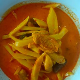 แกงไก่หน่อไม้