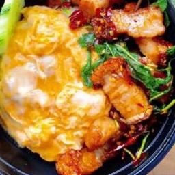 ข้าวไข่ขยี้ +กระเพราหมูกรอบ