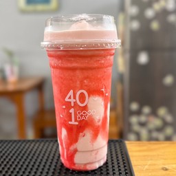 นมหมีสตอเบอรรี่ปั่น