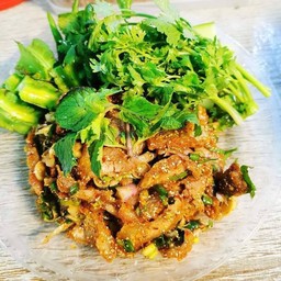 ยำหมูทอดแซ่บซีสส(กับแกล้ม)