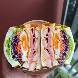 ยอยุ แซนวิช & สลัด