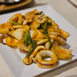 ปลาหมึกผัดไข่เค็ม