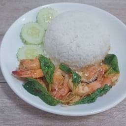 ข้าวกะเพรากุ้งพริกแห้ง