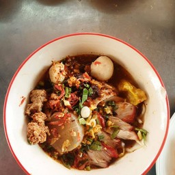 บะหมี่เกี๊ยวต้มยำ