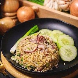 ข้าวผัดปลาหมึก