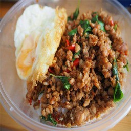 ข้าวราดกะเพราพริกแห้ง+ไข่ดาว