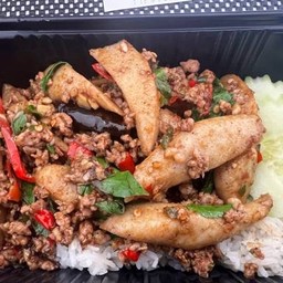 ผัดกะเพราลูกชิ้นปลา+หมูสับราดข้าว