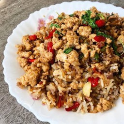 ข้าวคลุกกระเพราหมูสับ