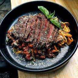 P1 พาสต้าซอสเนื้อวากิวออสเตรเลียและเนื้อโคขุนไทยสไลด์ Pasta with Australian Wagyu Beef Sauce and Sliced Thai Beef