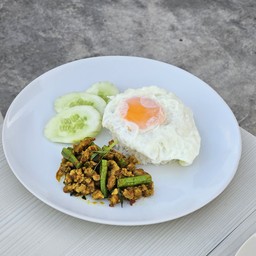 ข้าวราดผัดพริกแกงใต้