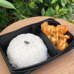 [อร่อยซ่ากับโค้ก] ข้าวไก่ฮอตซอสครีมส้ม + โค้ก ออริจินัล (กระป๋อง)