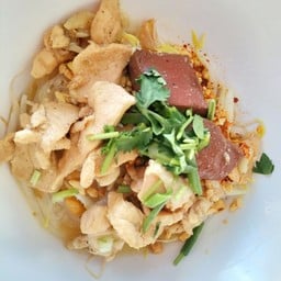 ก๋วยเตี๋ยวยำแห้งไก่รวน