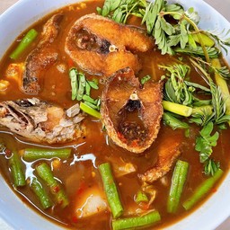 แกงส้มปลาช่อนทอดผักรวม