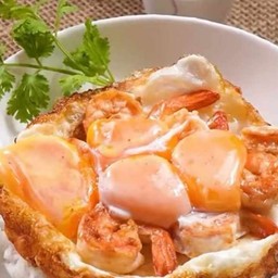 ข้าวไข่กุ้งทอดกระเทียม