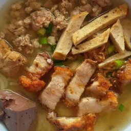 ก๋วยจั๊บญวนหมูกรอบ