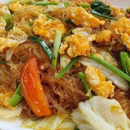 ข้าวหน้าผัดวุ้นเส้นใส่ไข่