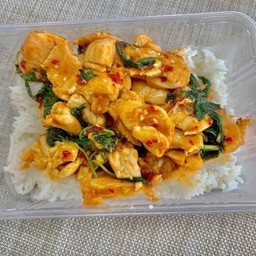 ข้าวหน้าไก่นุ่มผัดหน่อไม้ดอง