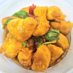 กะเพราเต้าหู้ไข่ ข้าวสวย