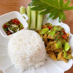 ข้าวเครื่องแกงผัดสะตอ