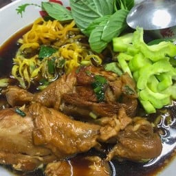 ก๋วยเตี๋ยวไก่มะระสูตรเข้มข้น อาหารตามสั่ง By เจ๊นัท เจ๊นัท มีนบุรี