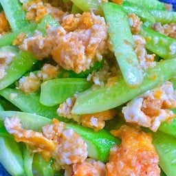 แตงกวาผัดไข่ กับข้าว