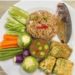 ข้าวคลุกน้ำพริกกะปิ ปลาทู+ไข่เจียวชะอม