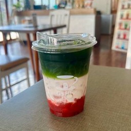 ชาเขียวนมสดสตรอเบอร์รี่