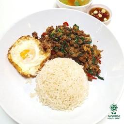 ข้าวกะเพราขาเห็ด ไข่ดาว