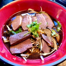 ก๋วยเตีี๋ยวเรือ ป.ประทีป ข้าวมันไก่ตอน 100% ศรีสมาน