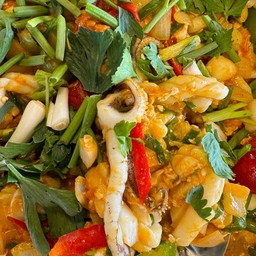 ปลาหมึกผัดไข่เค็ม