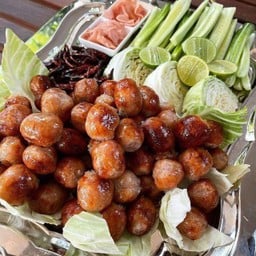 แม่เจริญไส้กรอกอีสาน วัดโสมนัส