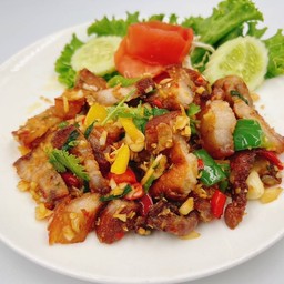 หมูกรอบผัดพริกเกลือ
