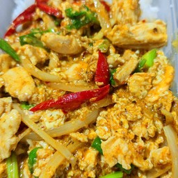 ผัดผงกะหรี่ไก่