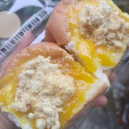 ปังไส้ทะลัก หมูหยอง น้ำสลัดโบราณ (ชุด 2 ชิ้น ราคาพิเศษ)